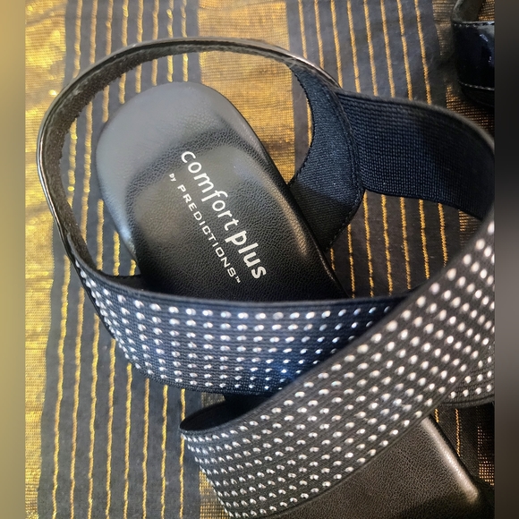 Predictions Comfort Plus Size 71/2 Strappy Silver Rinestone Studded Sandals Cute - Picture 12 of 14